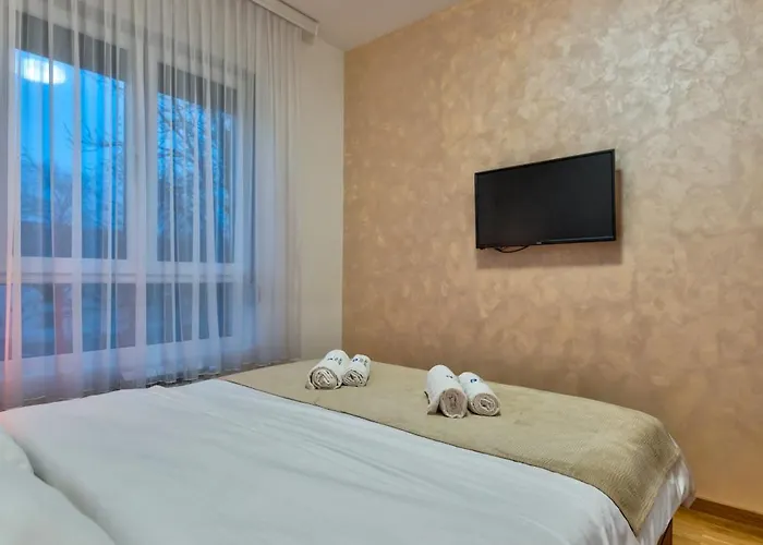 Royal * Τσάτσακ